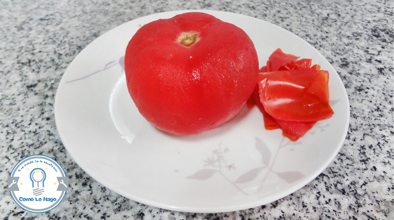 Cómo pelar limpiamente un tomate