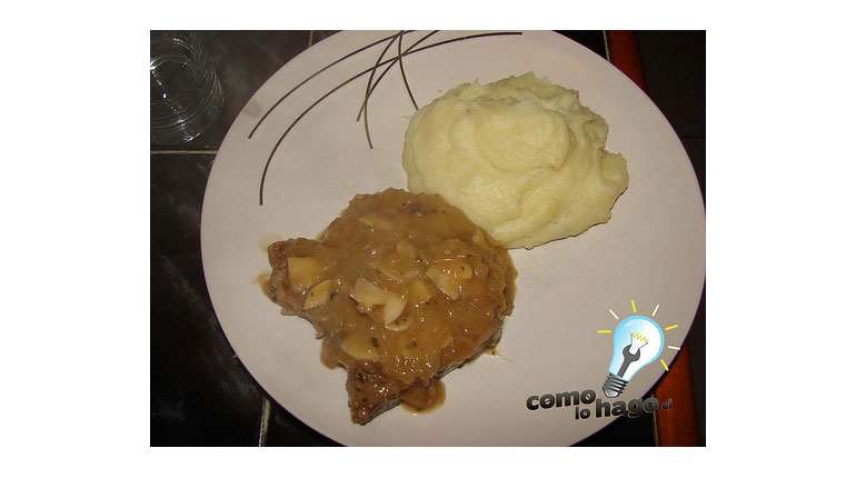 Cómo preparar Chuletas de cerdo con champiñones