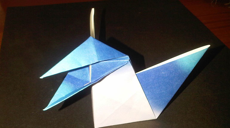 Cómo hacer una urraca de papel con origami