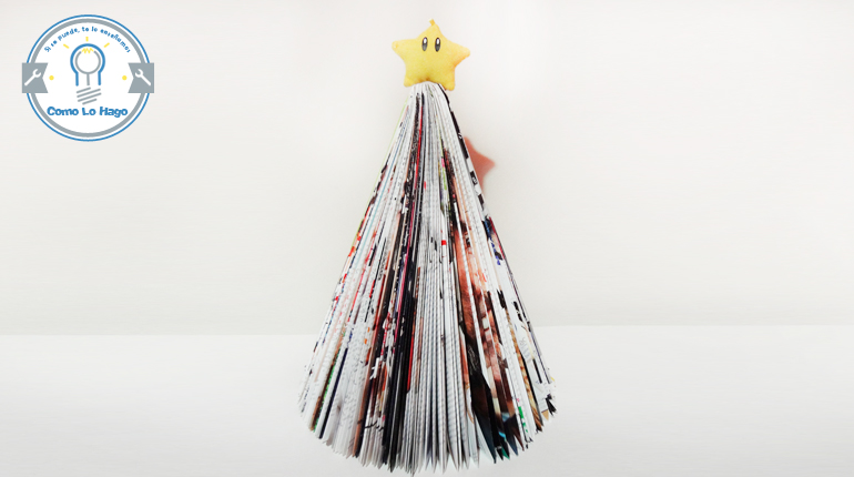 Cómo hacer un árbol de navidad utilizando una revista