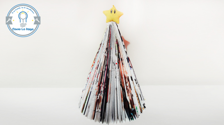 Cómo hacer un árbol de navidad utilizando una revista
